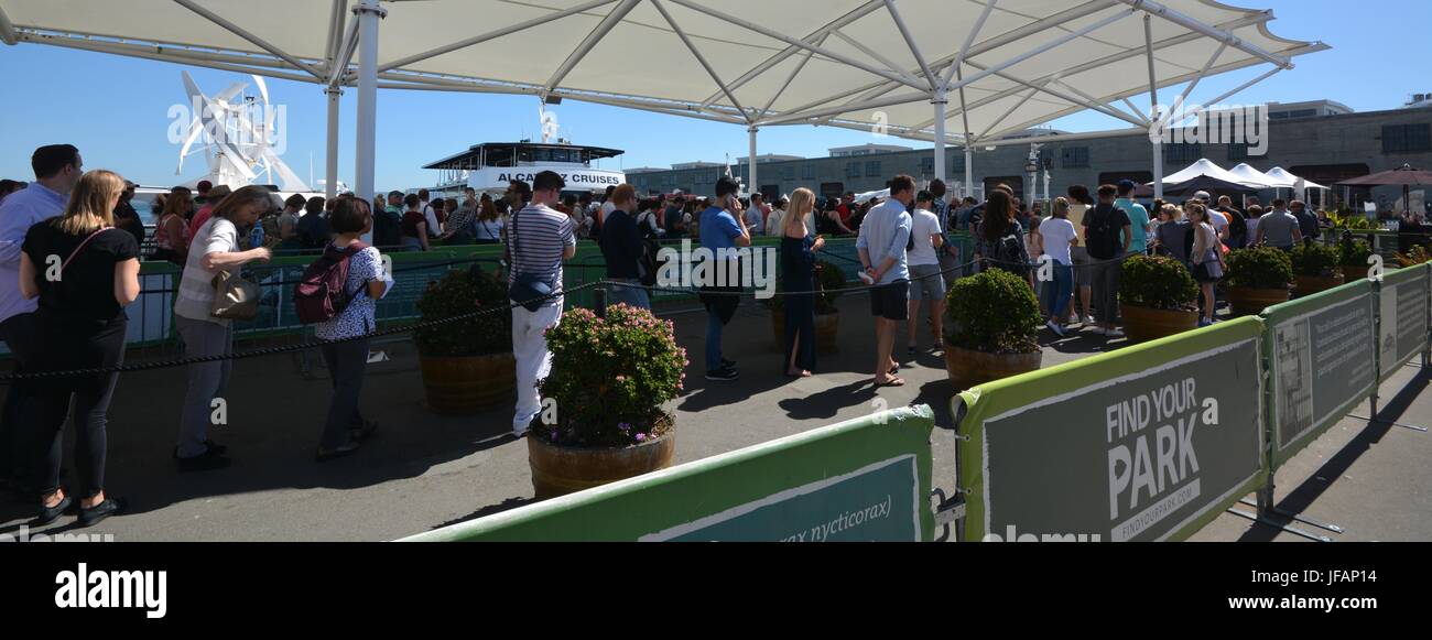 Alcatraz Cruises dans le Port de San Francisco à partir du 1er mai 2017, California USA Banque D'Images