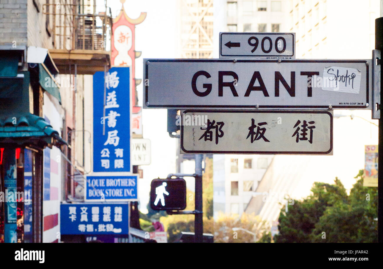 Une avenue Grant Street sign dans le Chinatown de San Francisco, Californie. Banque D'Images