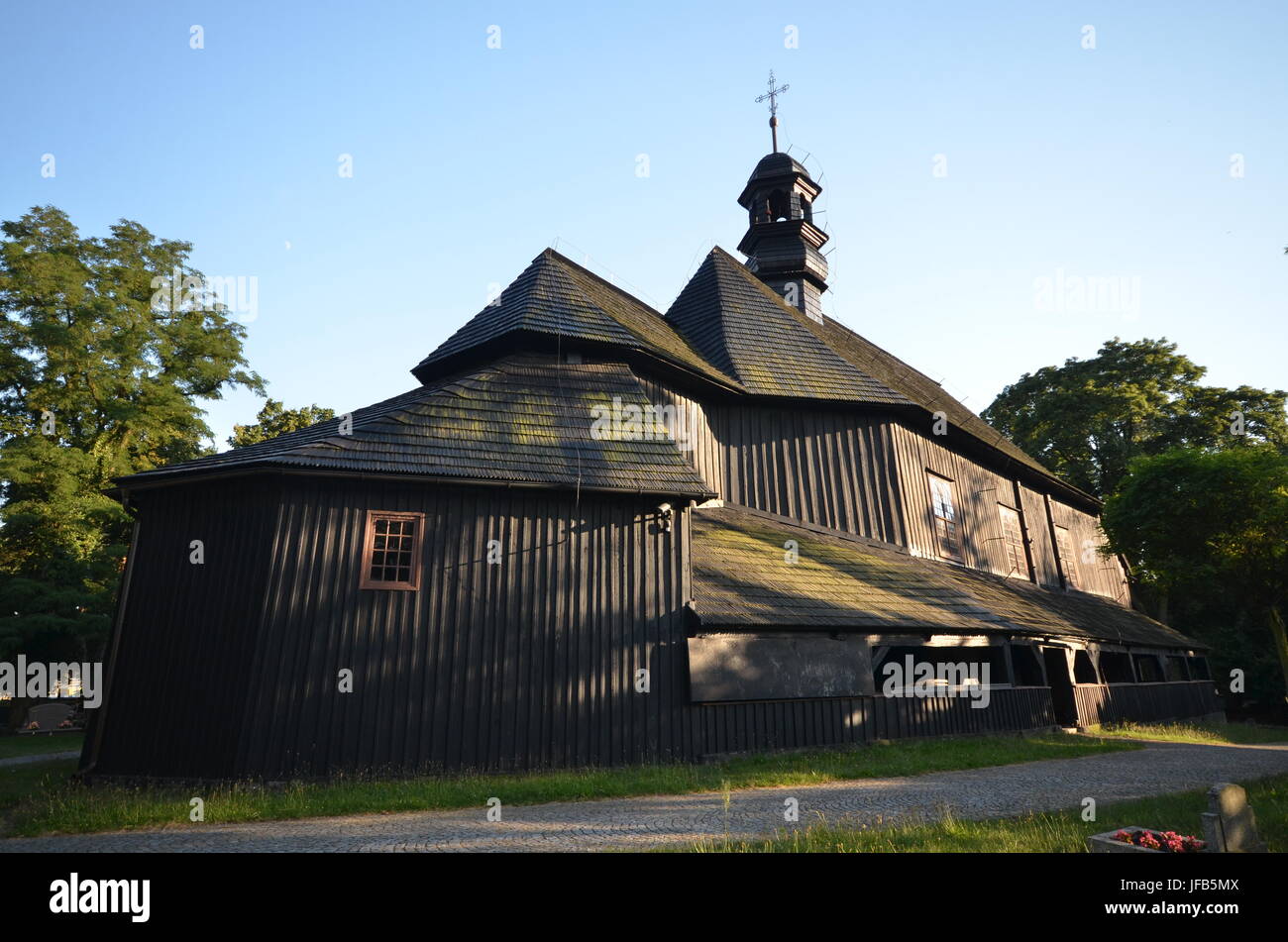 St.-Rochus église en bois Dobrzen Wielki (a probablement été construite en 1658 et a été reconstruit et restauré à plusieurs reprises), du 6 juillet 2014, Pologne Banque D'Images