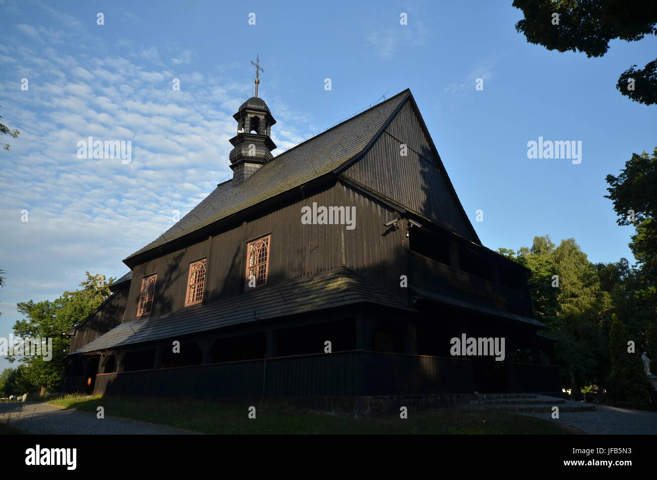 St.-Rochus église en bois Dobrzen Wielki (a probablement été construite en 1658 et a été reconstruit et restauré à plusieurs reprises), du 6 juillet 2014, Pologne Banque D'Images