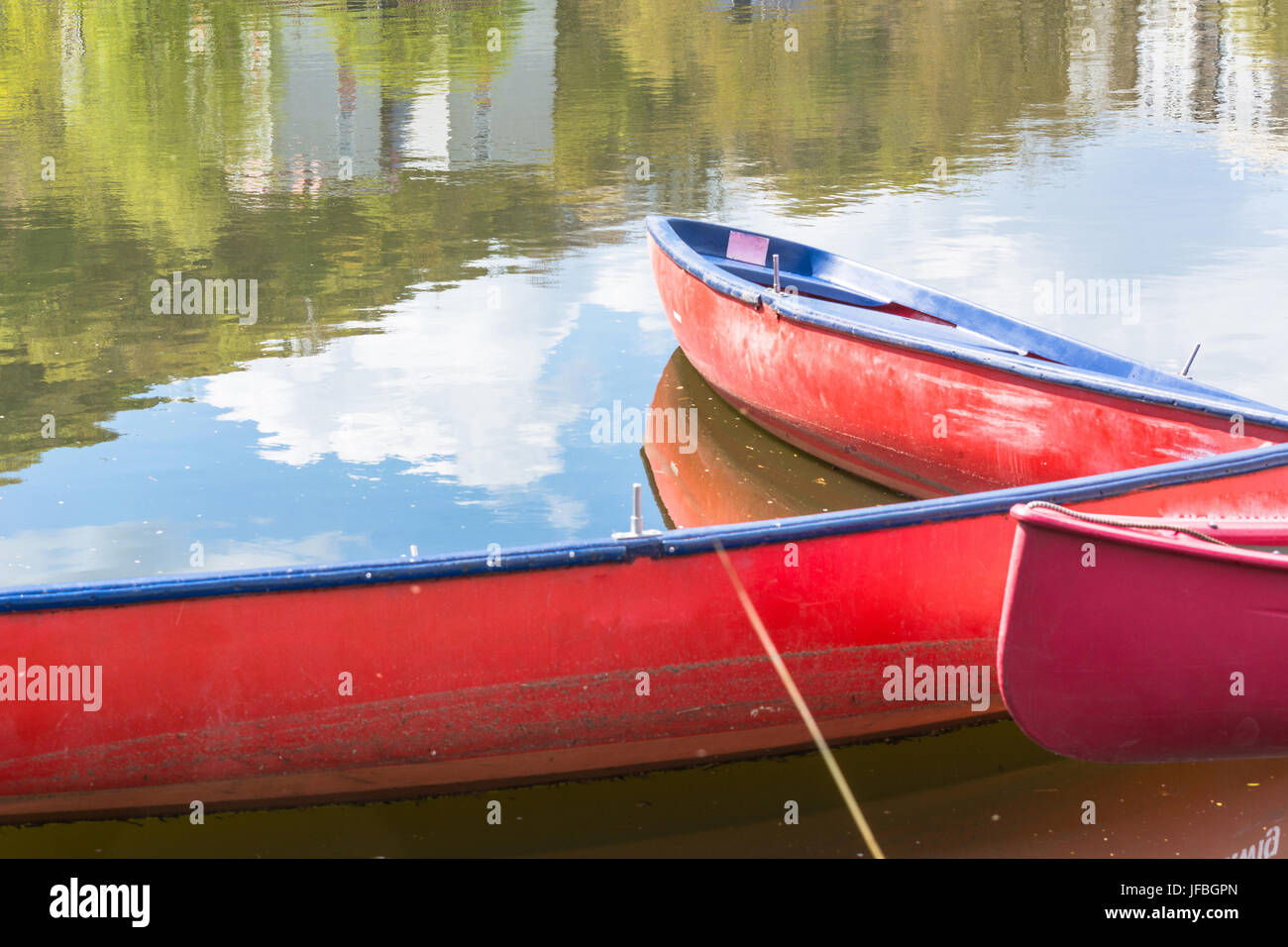 Trois canots rouge blanc Banque D'Images