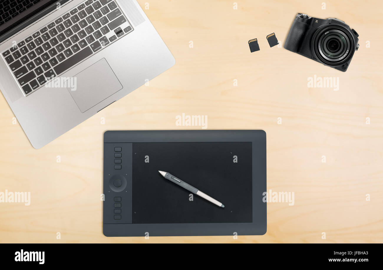 Bureau organisé avec tablette graphique Banque D'Images