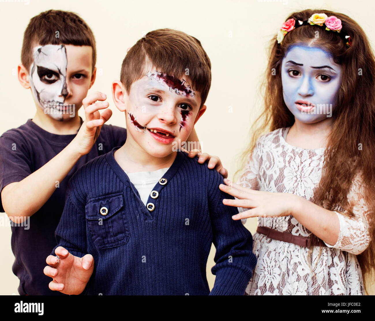 Apocalypse Zombie Kids Concept Celebration D Anniversaire Facepaint Sur Les Enfants Morts Mariee Scar Face Ensemble Squelette Halloween De Photo Stock Alamy Apocalypse Zombie Kids Concept Celebration D Anniversaire Facepaint Sur Les Enfants Morts Mariee Scar Face Ensemble Squelette Halloween De Photo Stock Alamy