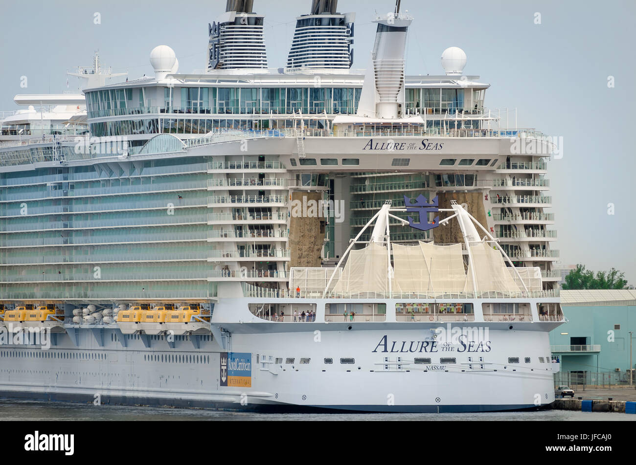 Plus grand bateau de croisière, l'Allure of the Seas Banque D'Images