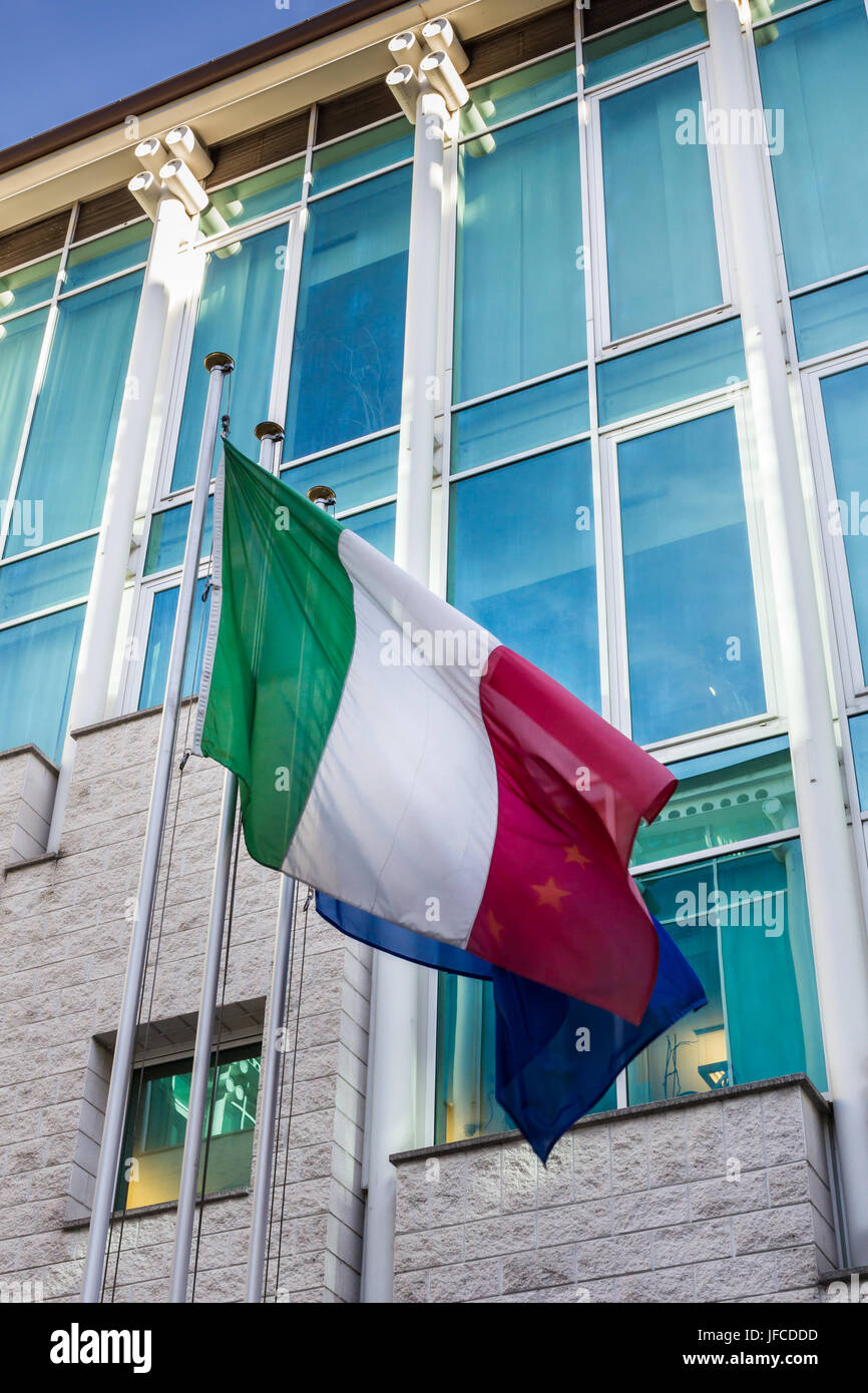 Hissé le drapeau italien Banque D'Images