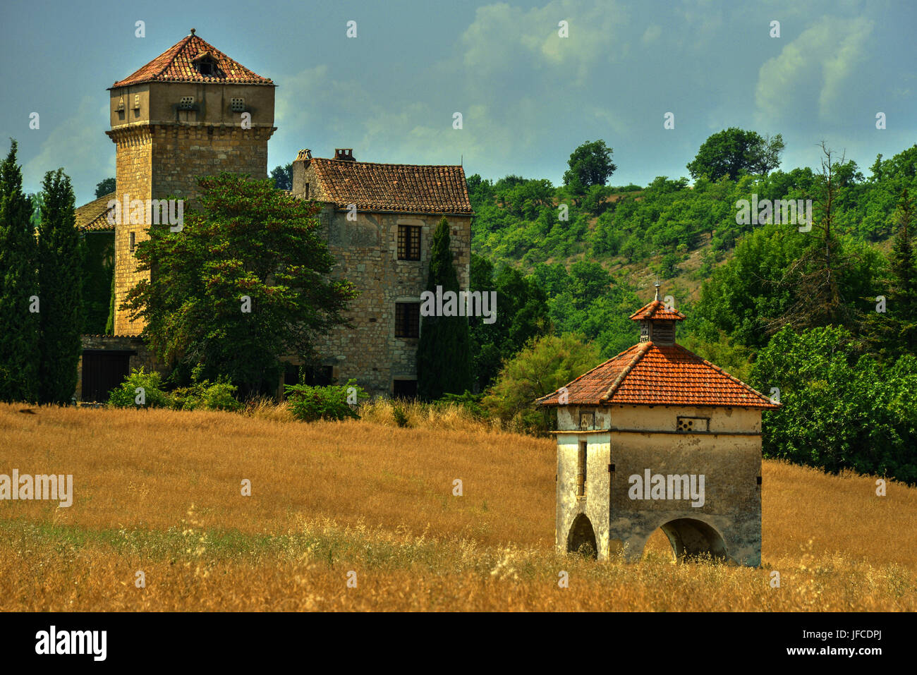 Pigeonnier typique dans la région d'Occitanie, Tarn France. Ici au Château cazelles. Pris sur un 38 degrés c 24. Banque D'Images