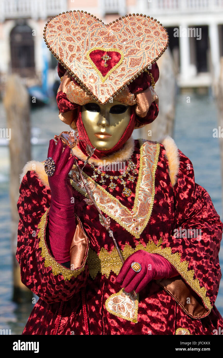 Venise - 7 février : femme en costume à la Carnaval de Venise le 5 février 2013 à Venise, Italie. Cette année, le carnaval a eu lieu entre le 26 janvier - Banque D'Images