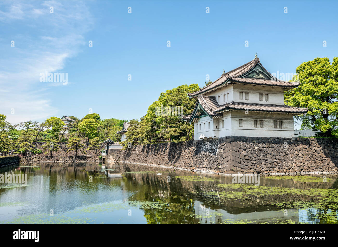 Maison de la Garde impériale et entrée de la porte Kikyomon aux jardins est du Palais impérial, Tokyo, Japon Banque D'Images