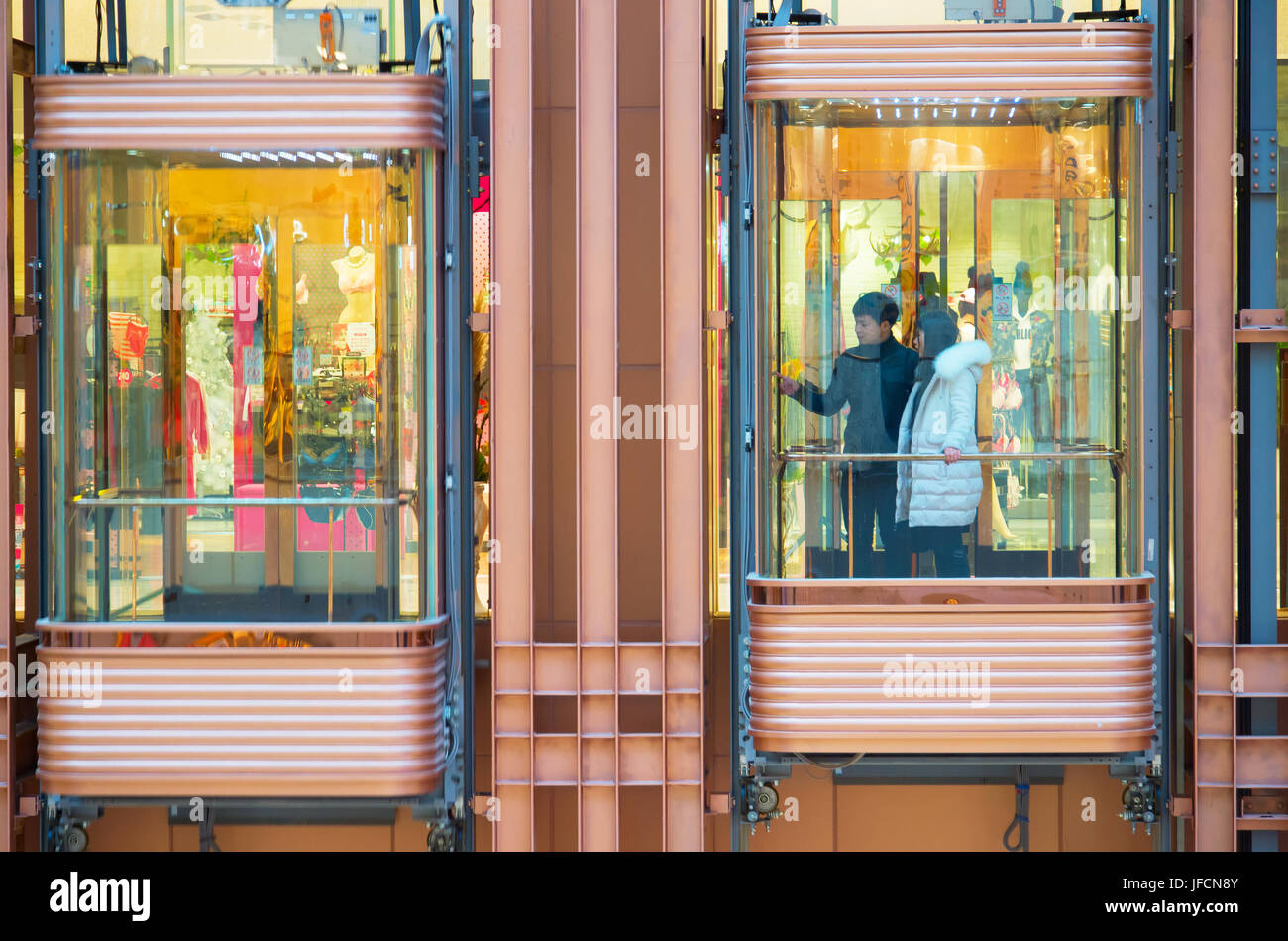 Shopping mall ascenseur Banque D'Images