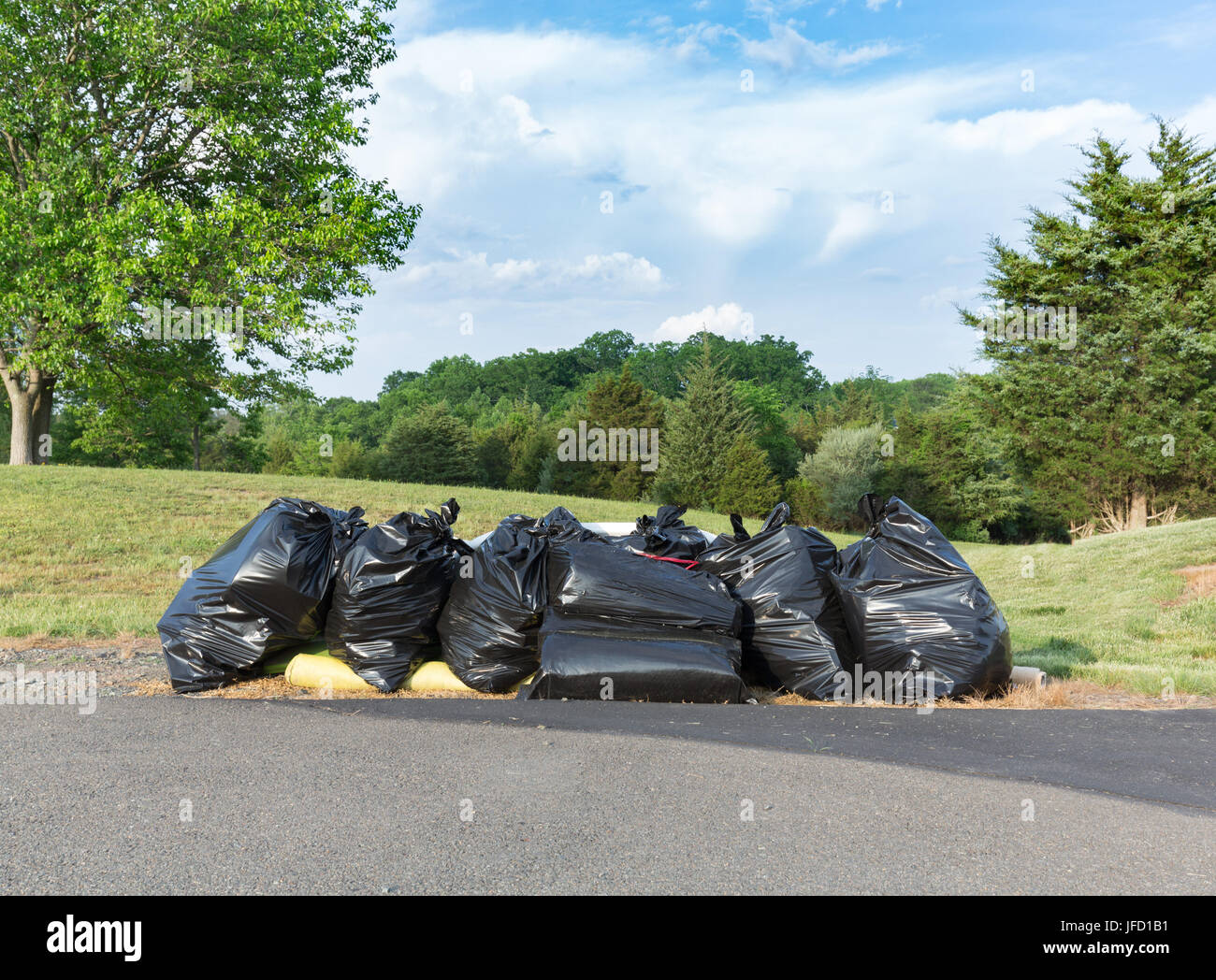 Sacs en plastique de poubelle Banque de photographies et d'images à haute  résolution - Alamy