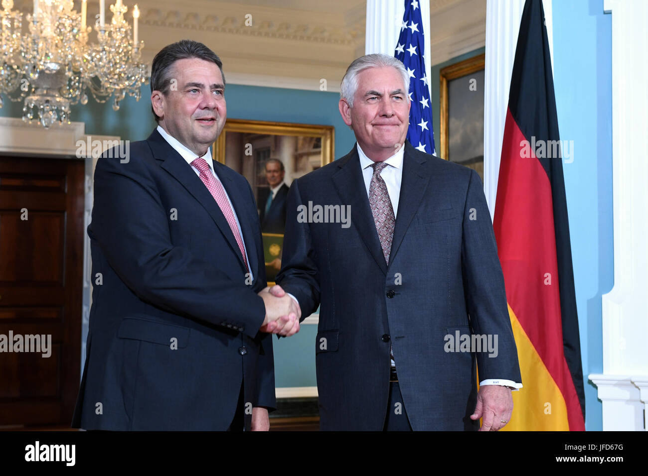Le secrétaire d'Etat W. Rex Tillerson rencontre le ministre des Affaires étrangères allemand Sigmar Gabriel, au Département d'Etat, 17 mai 2017. Banque D'Images