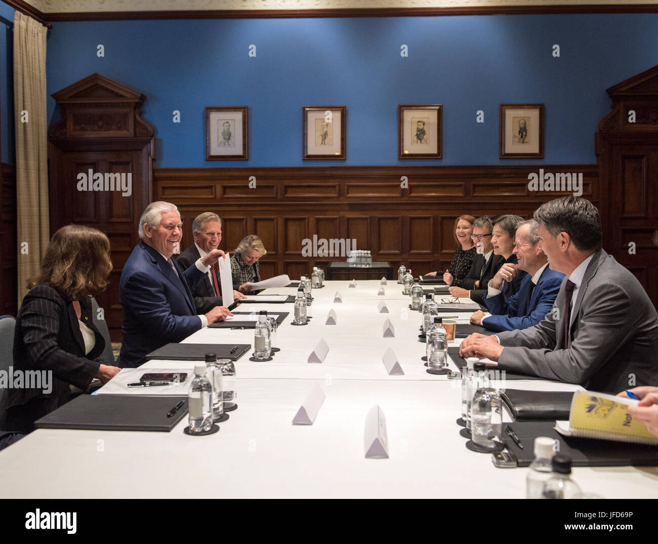 La secrétaire d'État des États-Unis, Rex Tillerson et chargé d'affaires américain James Carouso rencontrez avec le chef de l'Opposition Loi raccourcir et les membres du Cabinet au cours de l'Australie 2017 Consultations ministérielles (AUSMIN) à Sydney, Australie, le 5 juin 2017. [/ ] Banque D'Images
