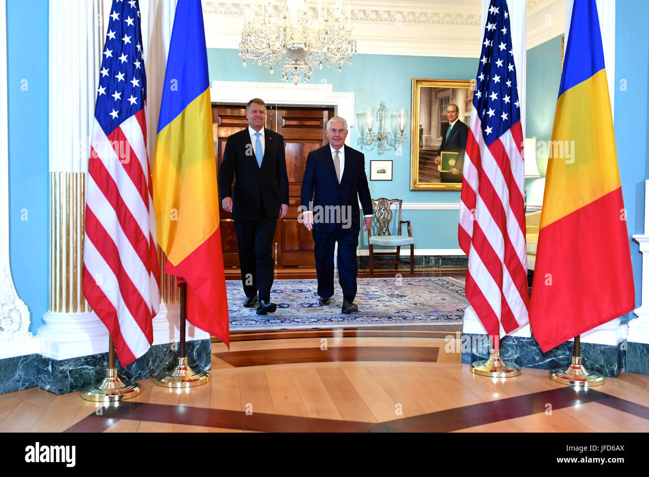 La secrétaire d'État des États-Unis, Rex Tillerson et le Président Klaus Werner Iohannis avant de répondre aux journalistes avant leur réunion bilatérale au département d'État des États-Unis à Washington, D.C., le 9 juin 2017. [/ ] Banque D'Images