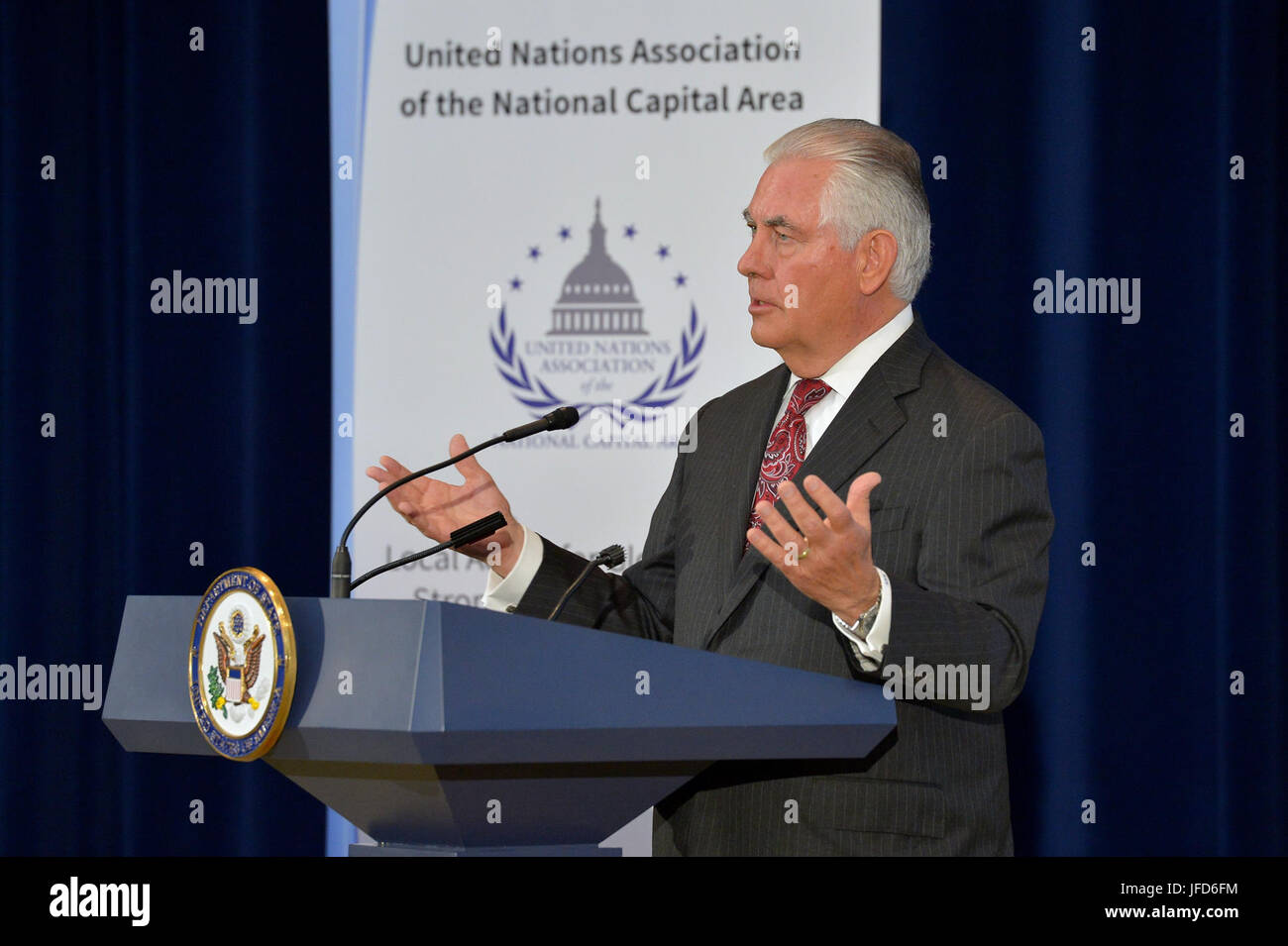 La secrétaire d'État des États-Unis, Rex Tillerson prononce une allocution à la Conférence des Nations Unies modèle au département d'État des États-Unis à Washington, D.C., le 2 mai 2017. Banque D'Images