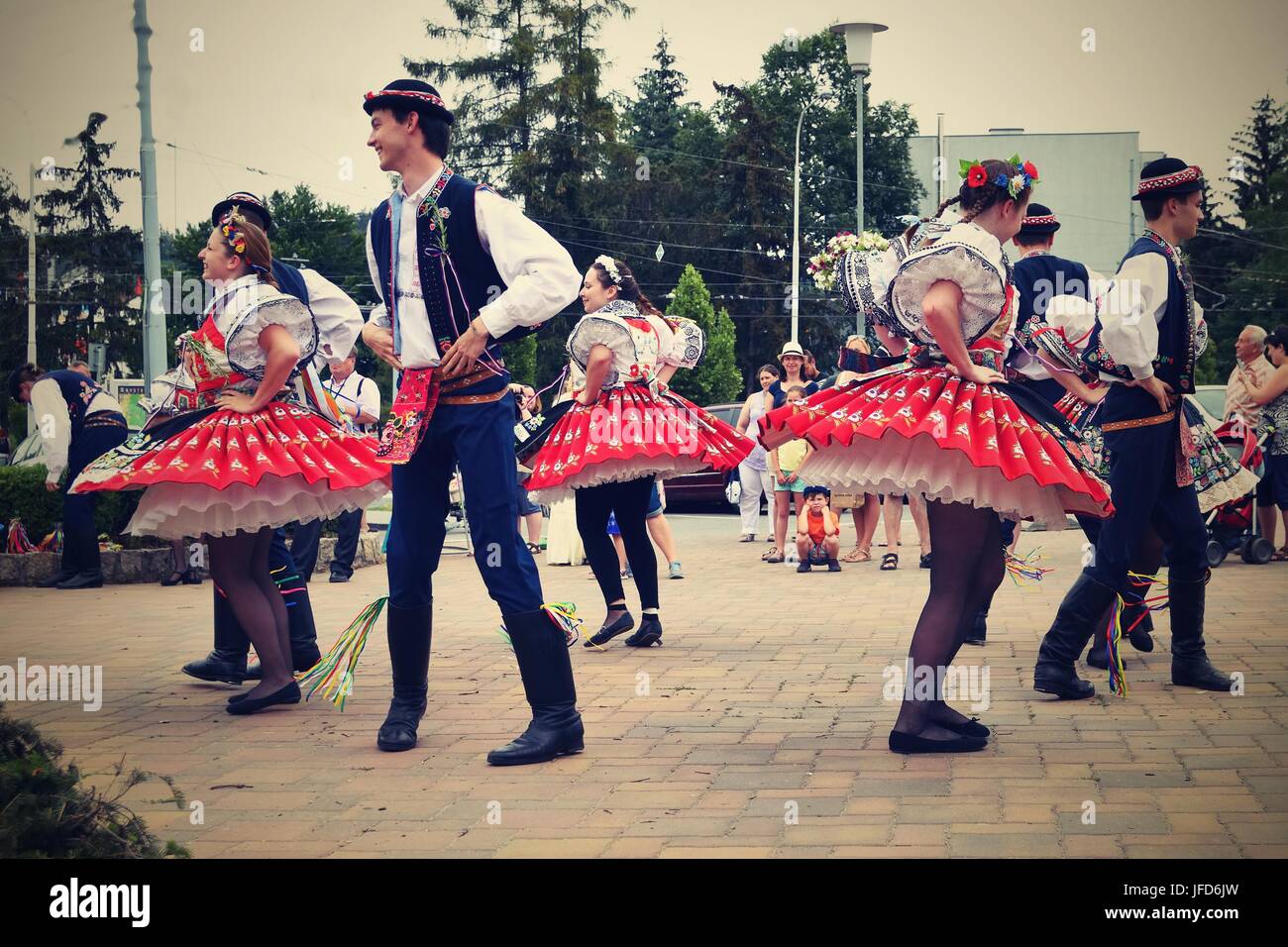 Brno, République tchèque le 25 juin 2017. Fête traditionnelle tchèque. Danse folklorique de tradition et de divertissement. Banque D'Images
