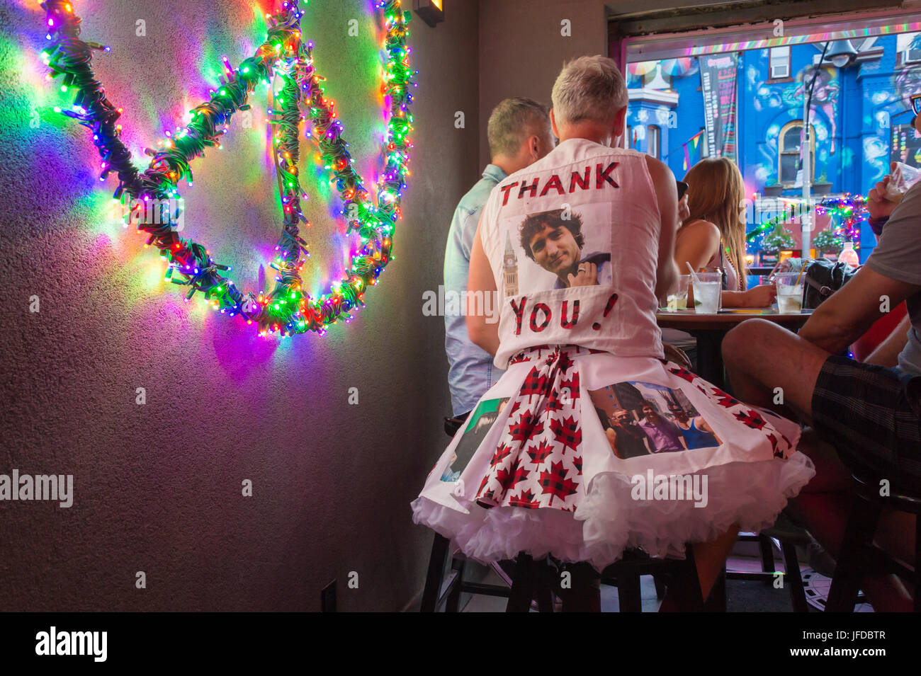 Toronto, Canada - 25 juin 2017 : Justin Trudeau le ventilateur dans un bar gay, après gay pride parade Banque D'Images