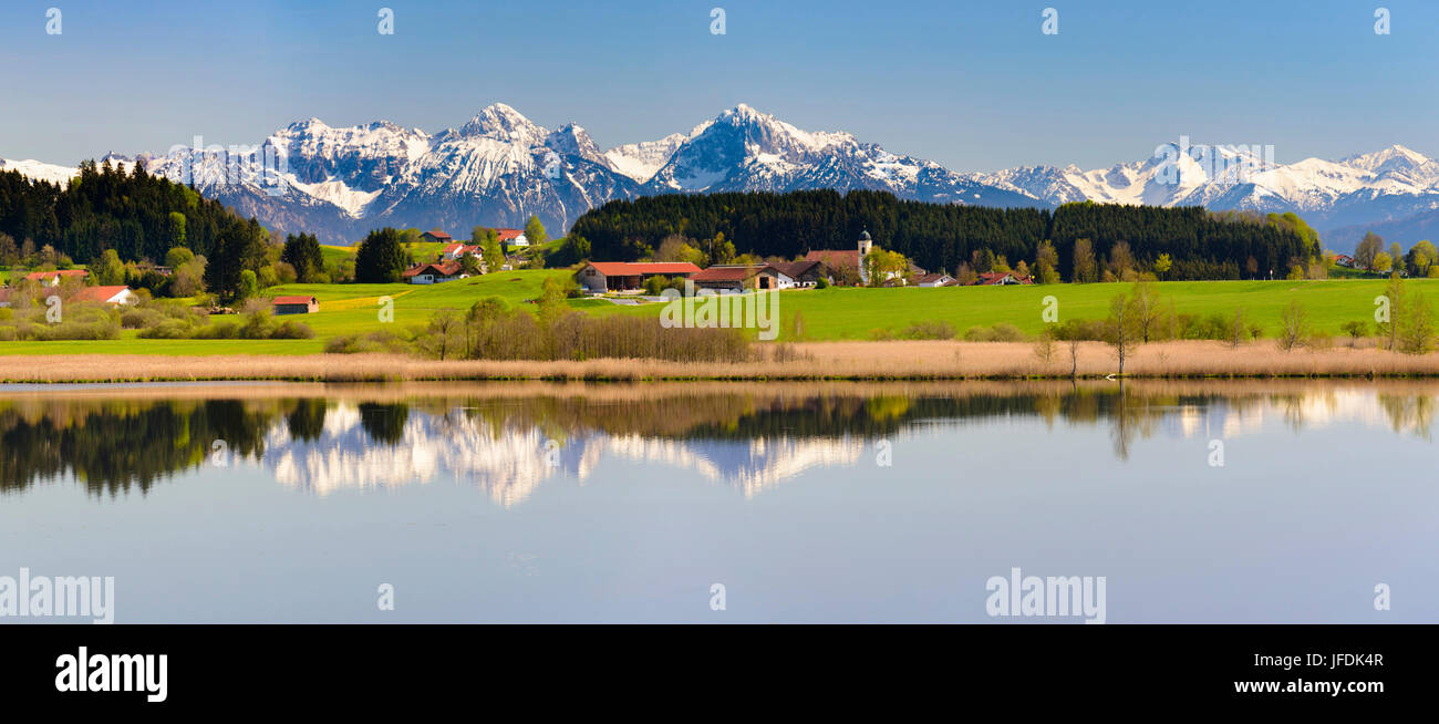 Montagnes panorama en Bavière dans le lac Miroir symétrique Banque D'Images