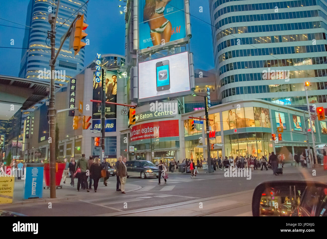 Yonge-Dunda Square à Toronto au Canada Banque D'Images