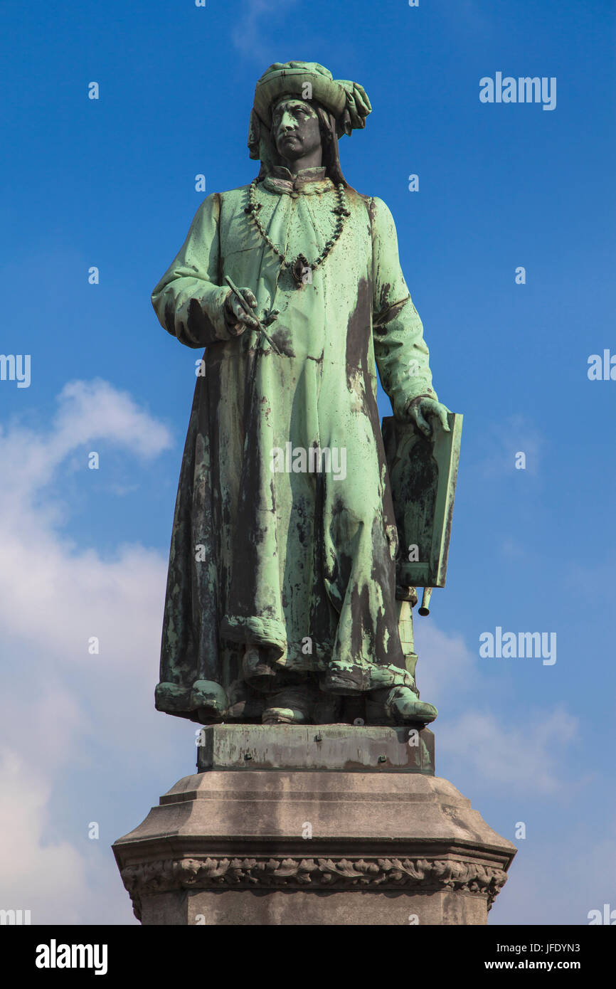 Statue de Jan Van Eyck à Bruges, Belgique. Banque D'Images