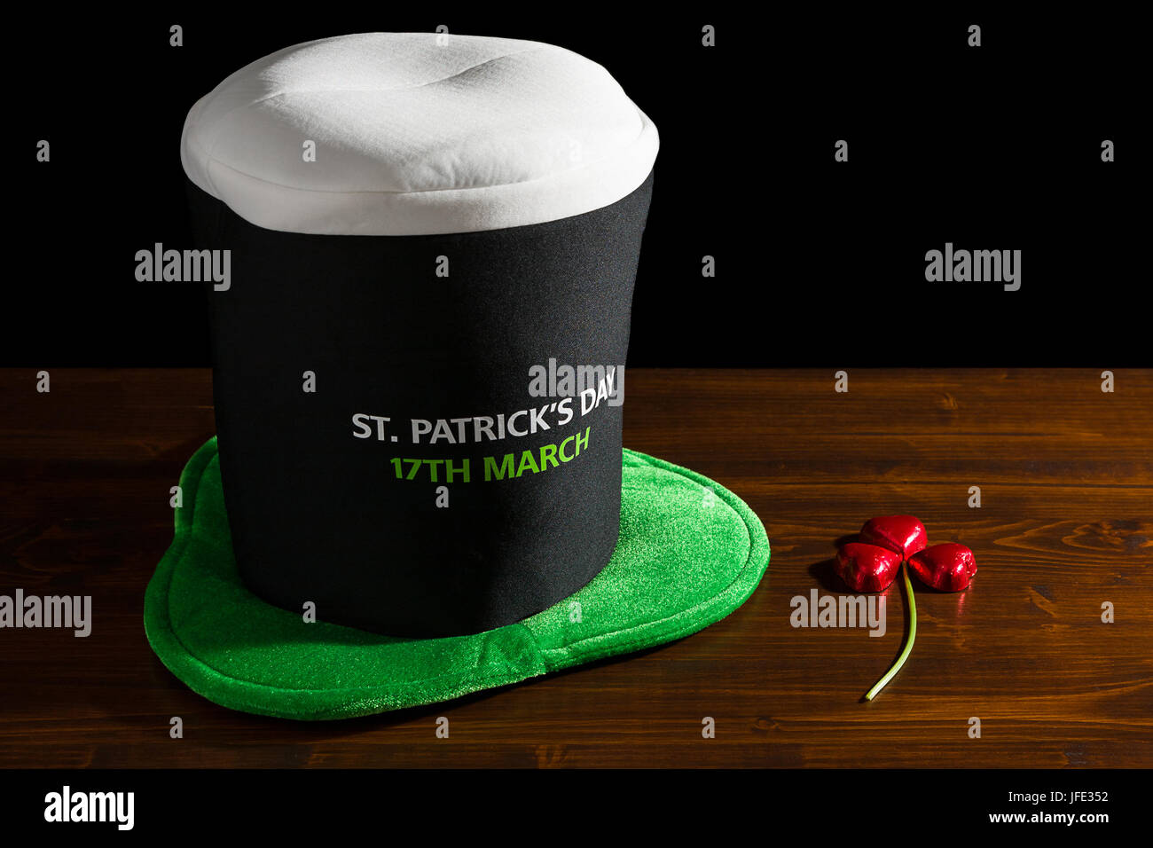 St Patrick day avec chapeau et shamrock Banque D'Images