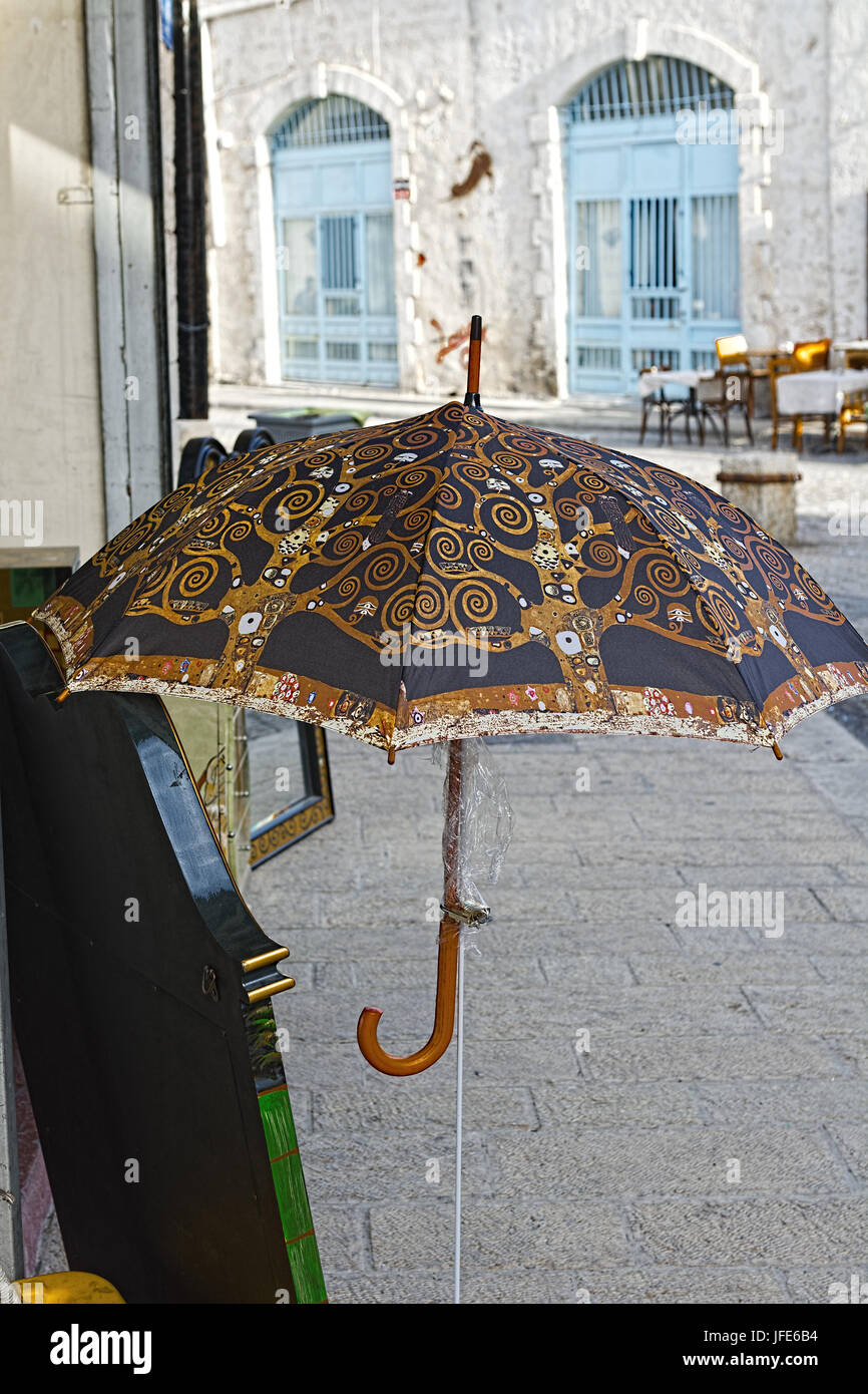 Old Vintage parapluie sur la rue Banque D'Images