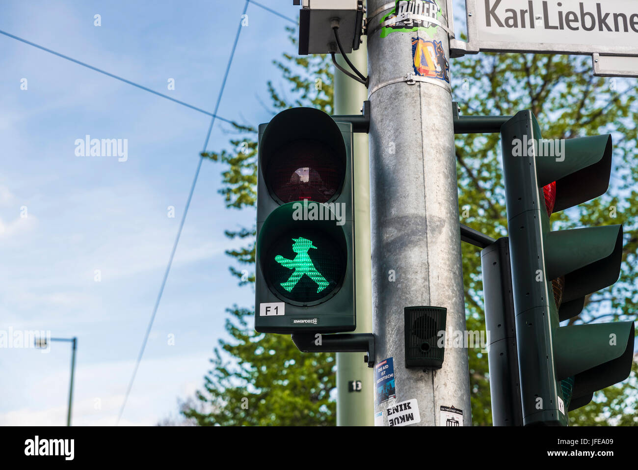 Berlin, Allemagne - 13 Avril 2017 : Ampelmann (Ampelmannchen), le petit homme au feu vert, ici, à Berlin, en Allemagne. Banque D'Images