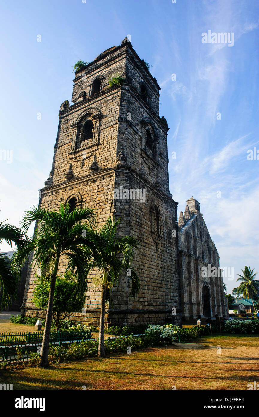 La vue du patrimoine mondial de l'église coloniale, Paoay le nord de Luzon, Philippines Banque D'Images