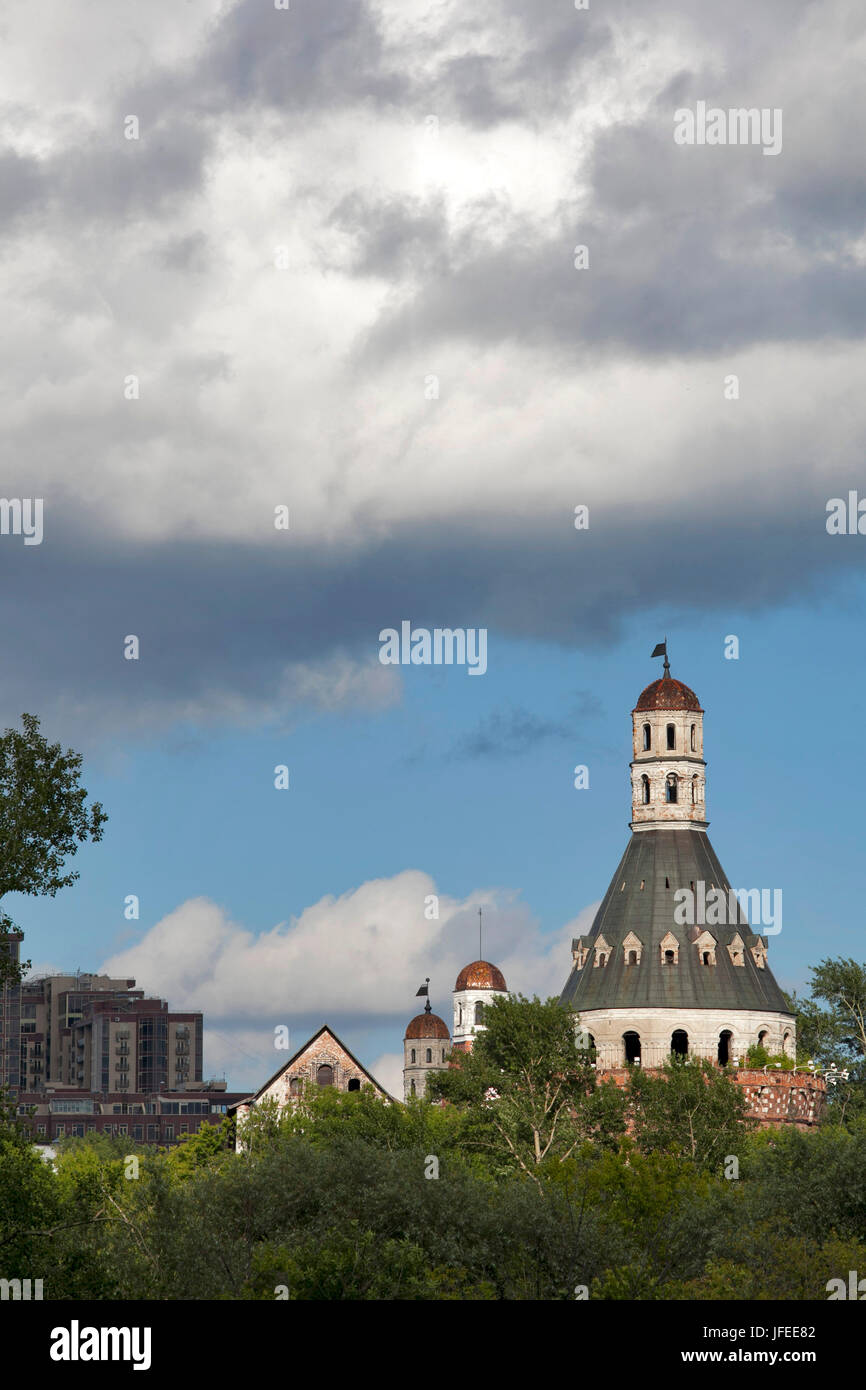 Moscou, Russie - le 23 juin 2017 : Novospassky Monastery est l'un des monastères fortifiés entourant Moscou du sud-est. Vue depuis le côté de th Banque D'Images