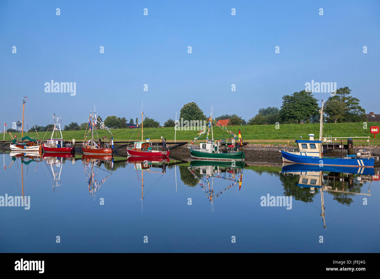 Bateaux dans le port de Friedrichskoog, Ditmarsh, Schleswig - Holstein, Allemagne du Nord, l'Allemagne, de l'Europe Banque D'Images