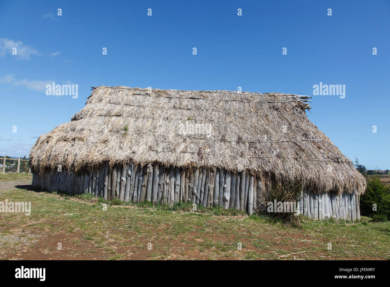 Le Chili, Araucania, Llaguepulli, Mapuche, Ruka, round house Banque D'Images
