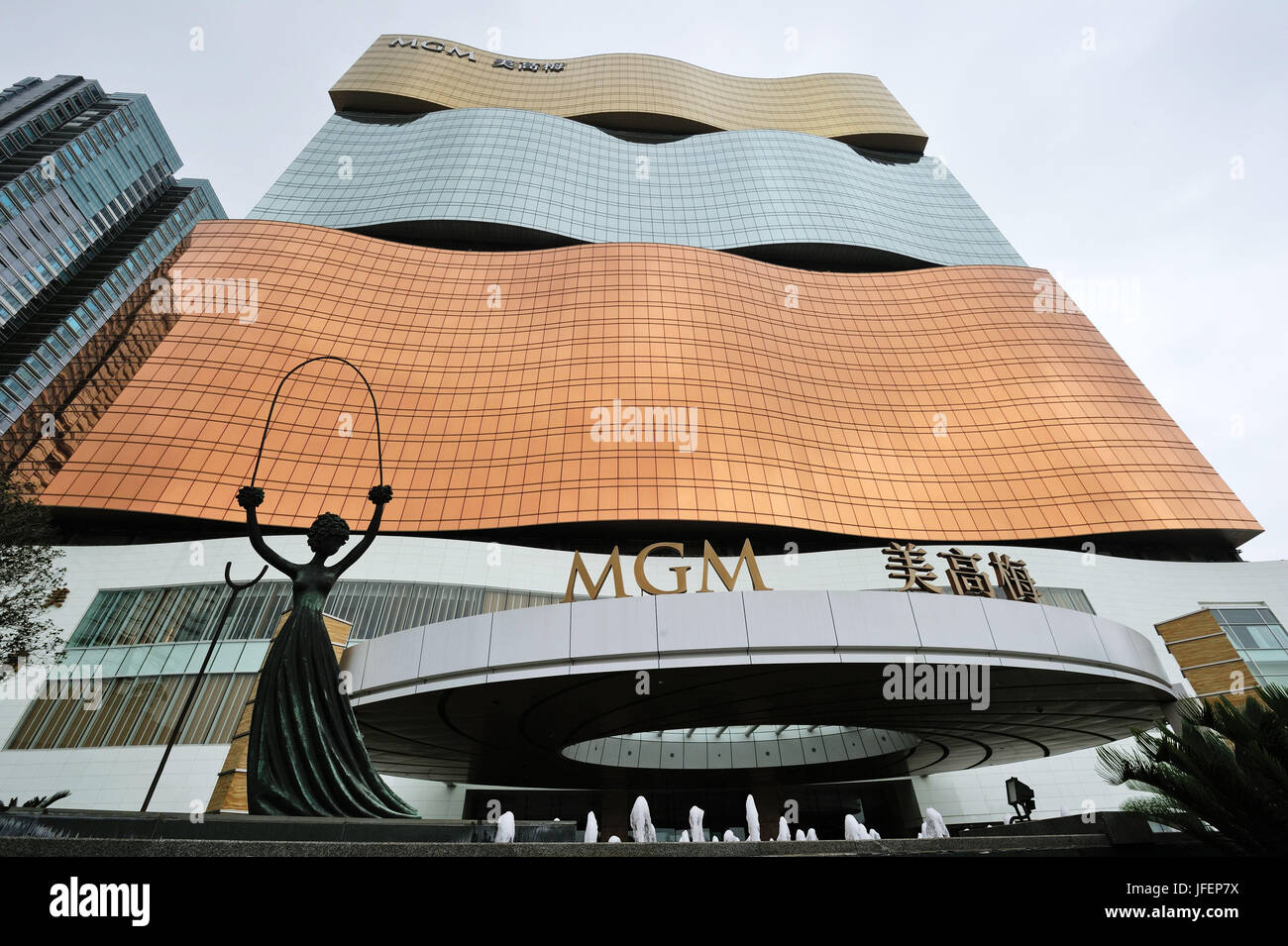 Alice Au Pays Des Merveilles Dali www.alamyimages.fr