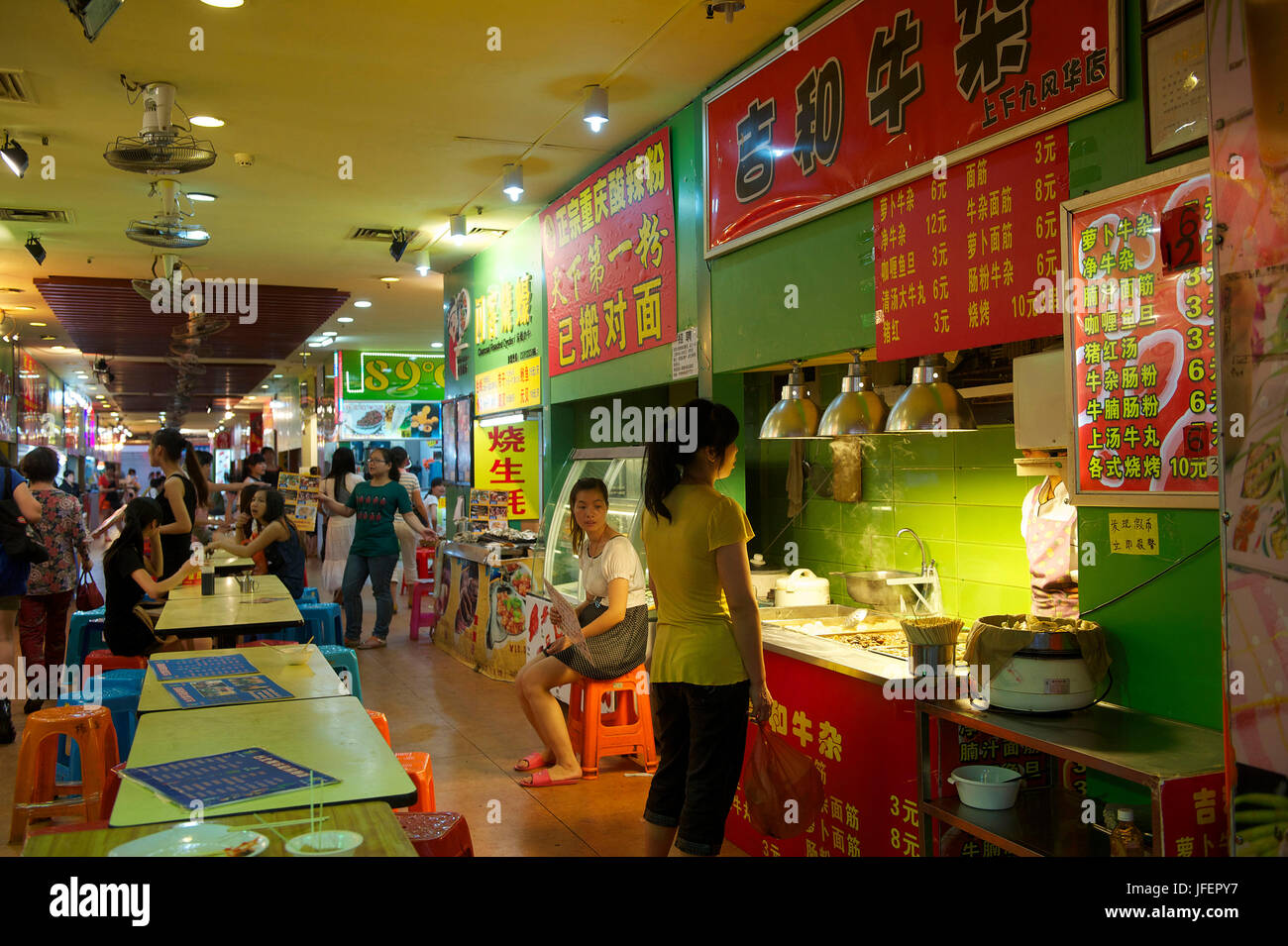 La Chine, la province de Guangdong, Guangzhou, la vieille ville, le marché de la restauration rapide Banque D'Images