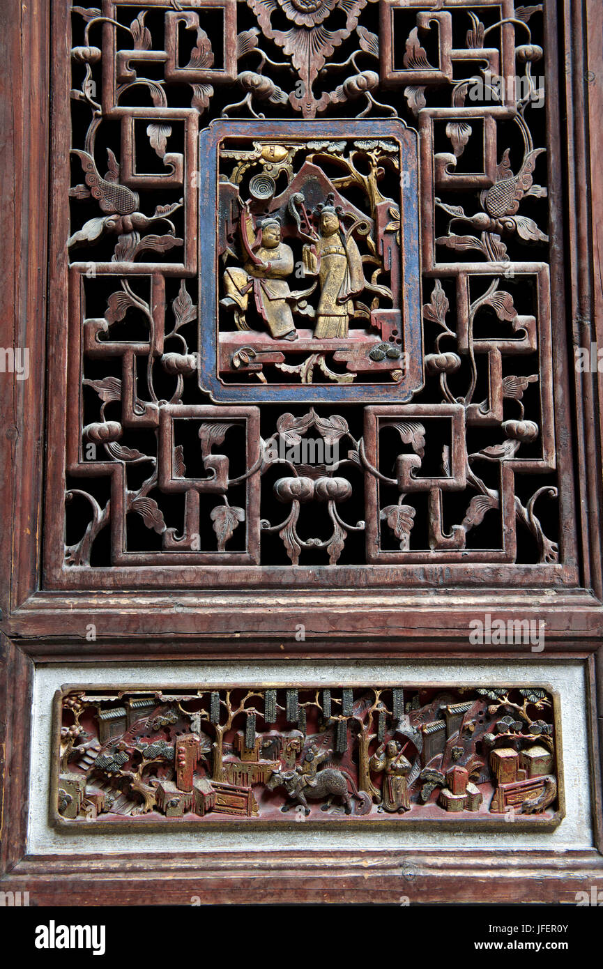 La Chine, la province de l'Anhui, Hongcun village, patrimoine mondial de l'UNESCO, ancienne maison traditionnelle, porte cardée Banque D'Images