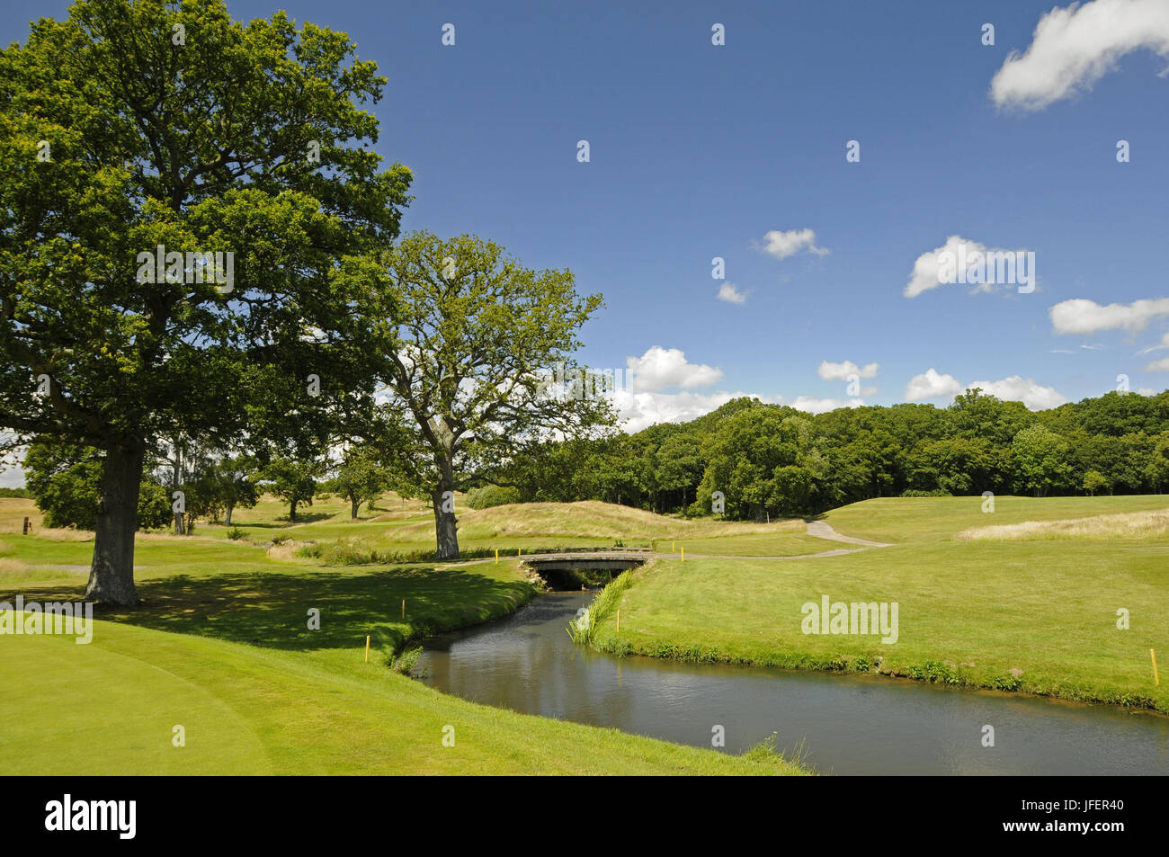 Avis de 10e vert sur le cours de l'Est avec le club en arrière-plan, l'East Sussex en Angleterre Banque D'Images