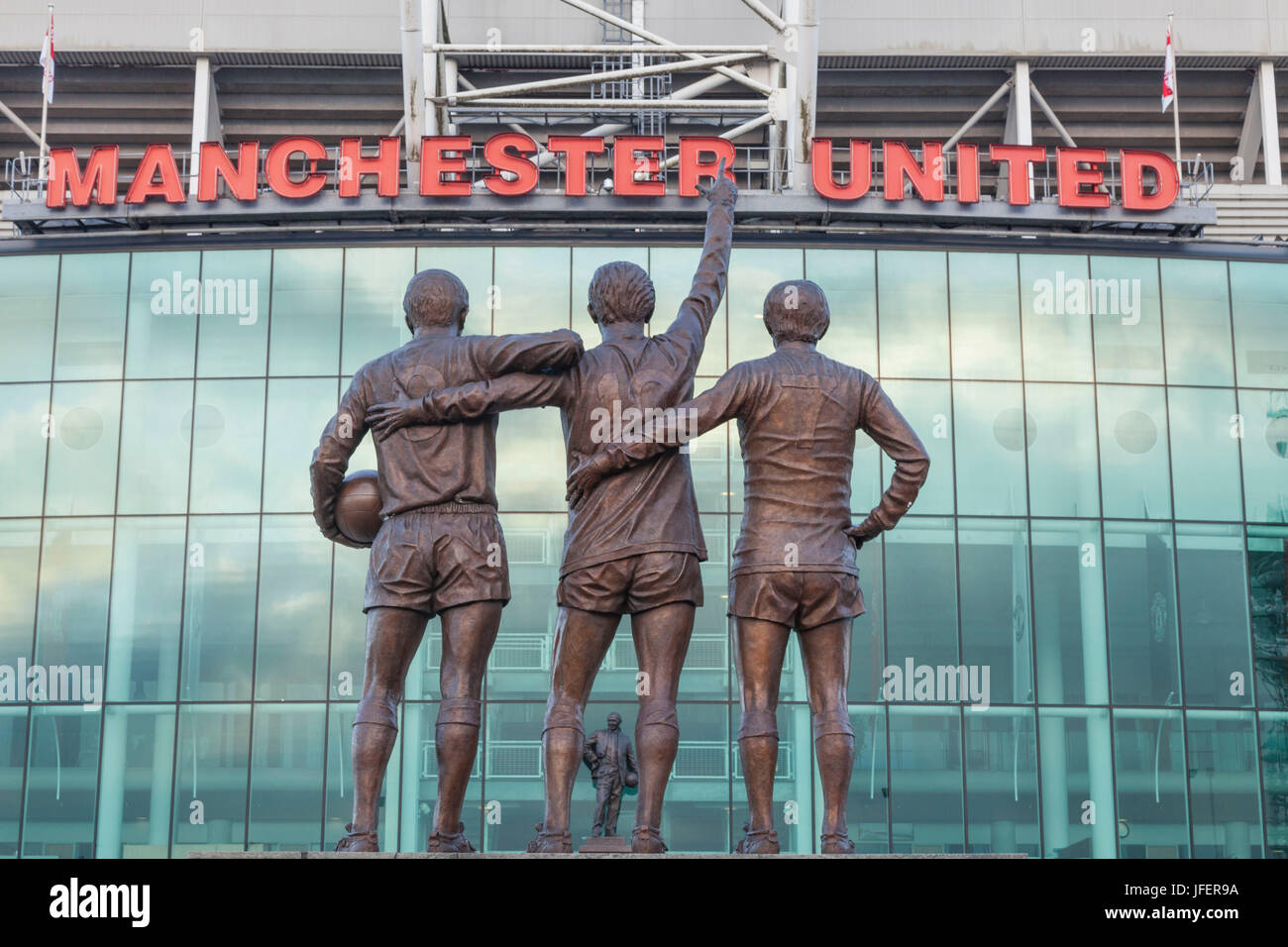 En Angleterre, Manchester, Salford, le Stade de Football Old Trafford, la Statue de la Sainte-Trinité Banque D'Images