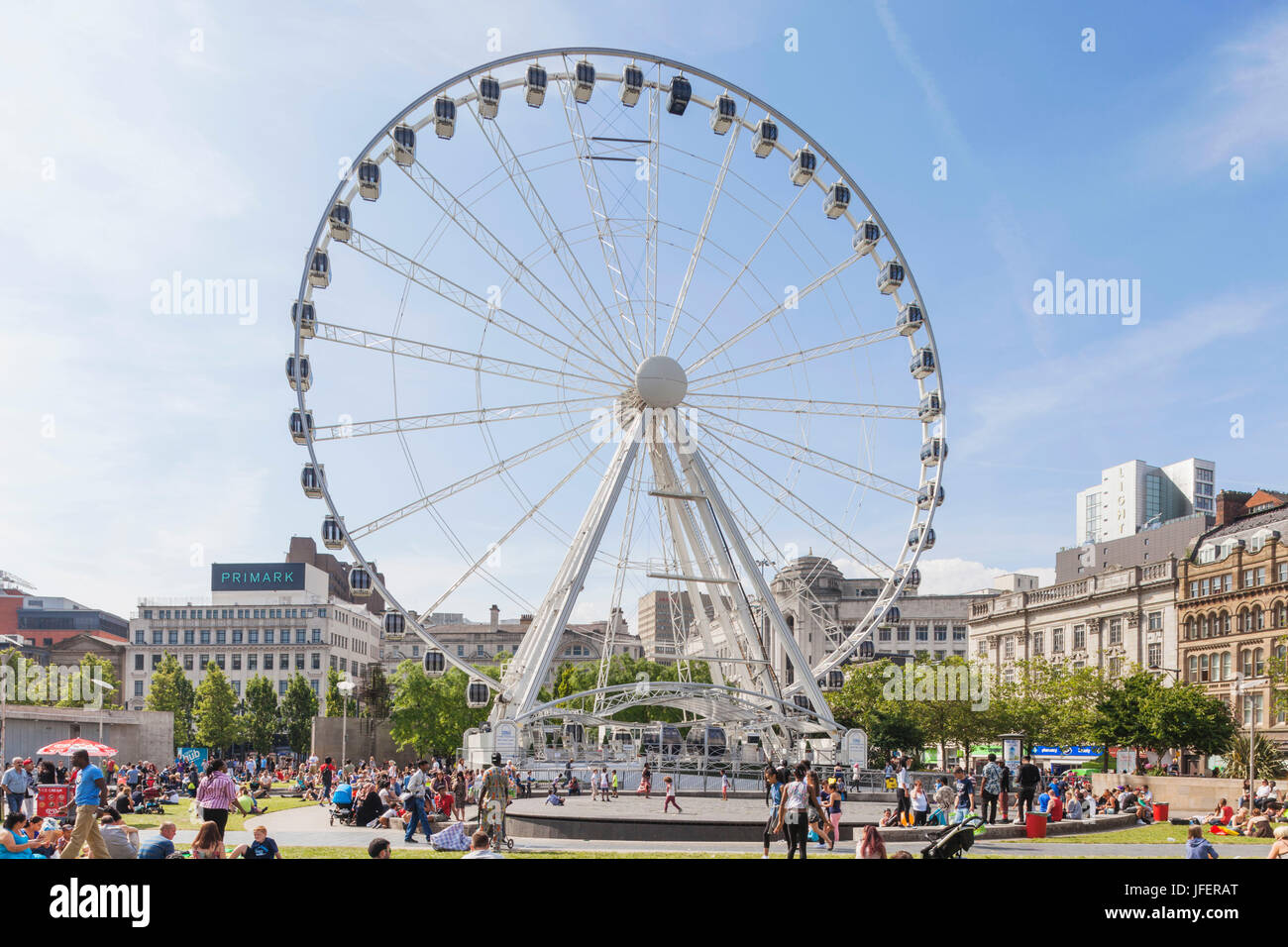 En Angleterre, Manchester, Piccadilly Gardens, la roue de Manchester Banque D'Images