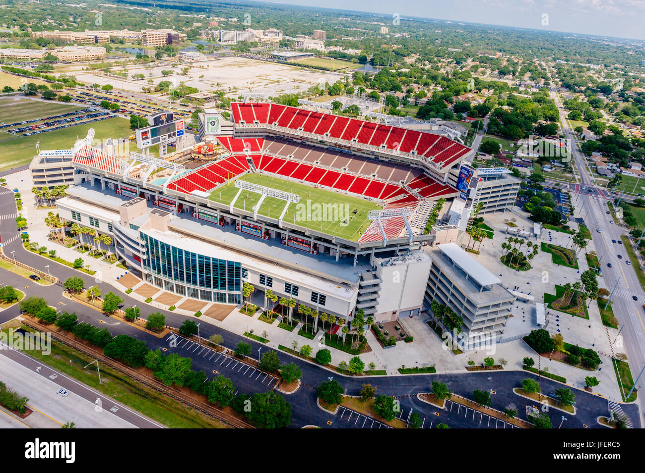Vue aérienne de Raymond James Stadium de Tampa, Floride, USA, un grand stade de football américain. Banque D'Images
