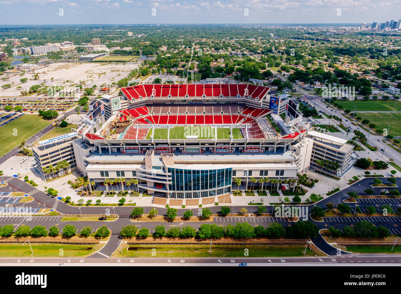 Vue aérienne de Raymond James Stadium de Tampa, Floride, USA, un grand stade de football américain. Banque D'Images