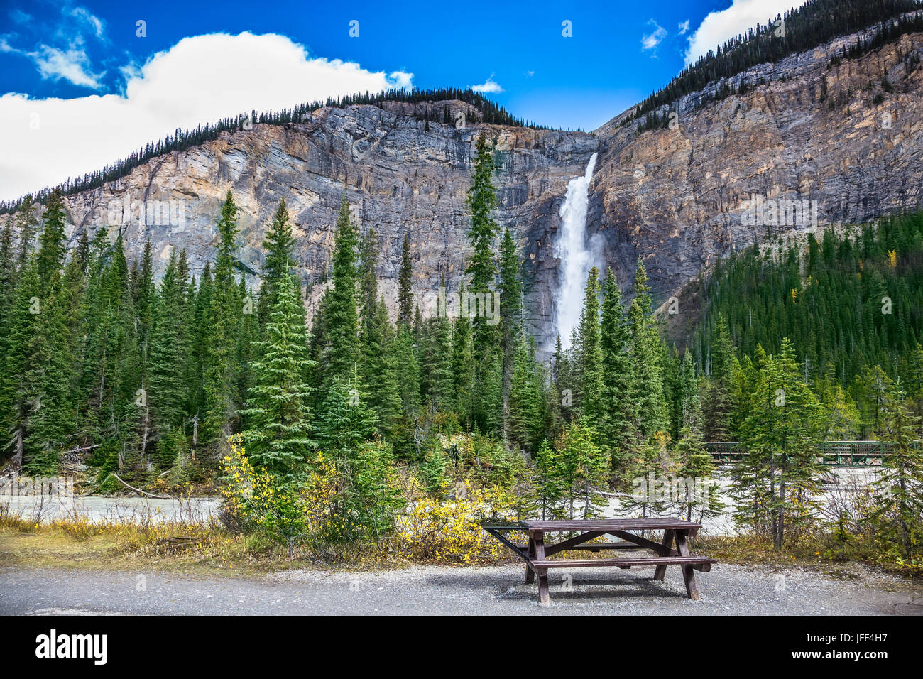 La table de pique-nique au parc national Yoho Banque D'Images