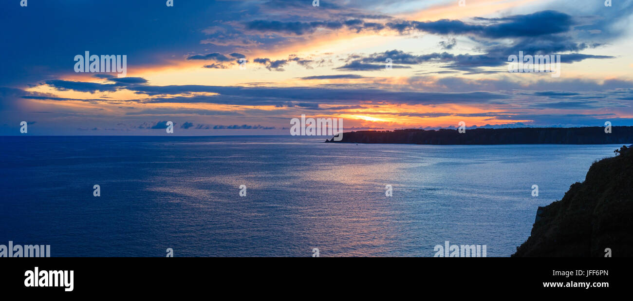 Coucher de soleil paysage littoral atlantique (Espagne). Banque D'Images