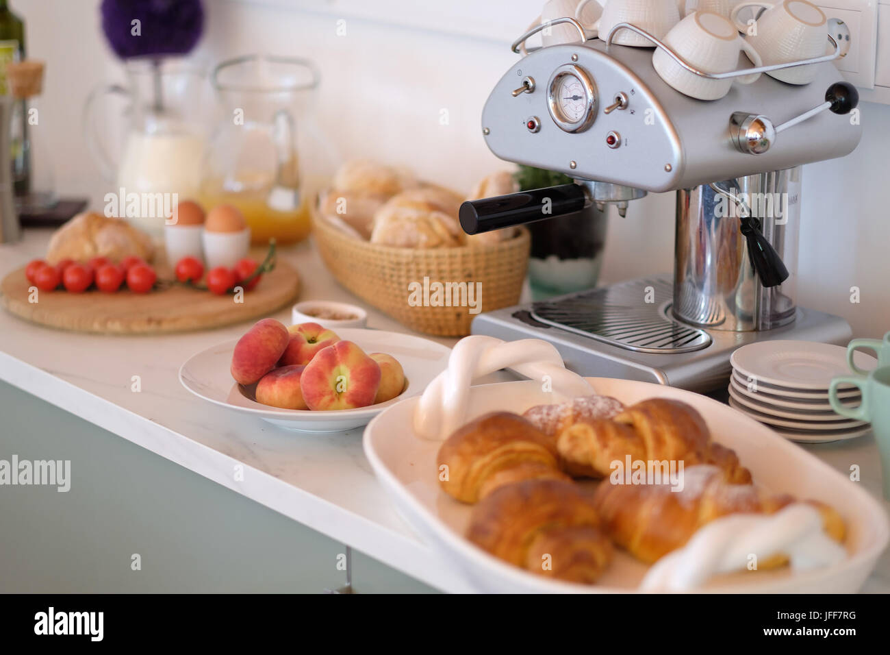 Table de petit-déjeuner avec café vintage Banque D'Images
