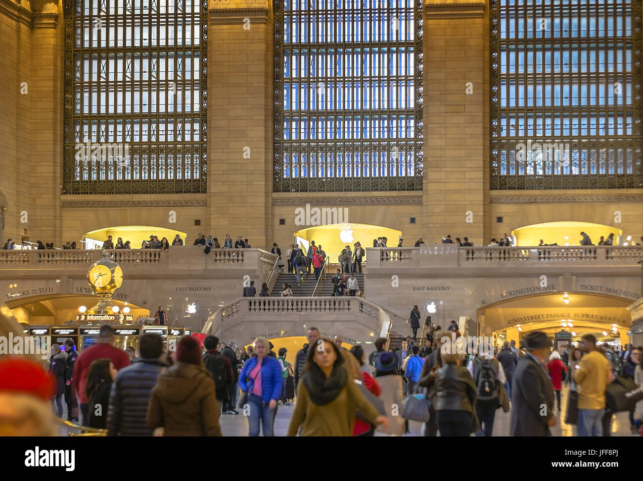 Quelques voyageurs dans Gran Central Terminal Banque D'Images