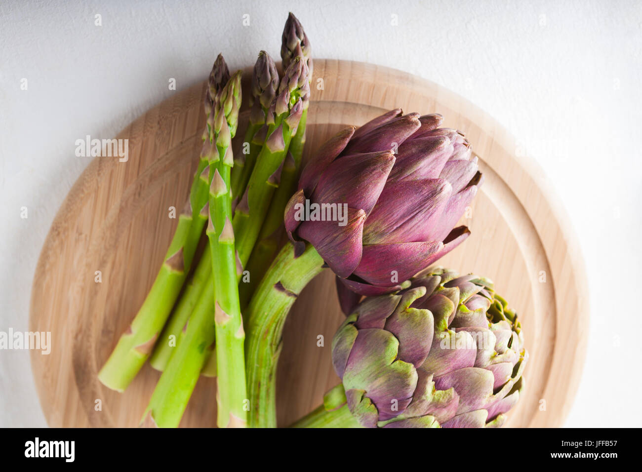 Artichauts et asperges Banque D'Images