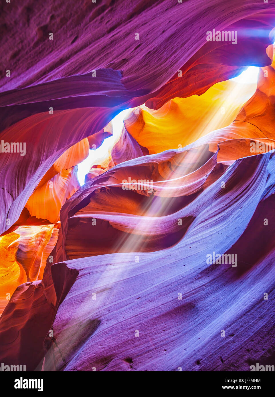 Sunbeam magique dans l'emplacement des trous Antelope Canyon Banque D'Images