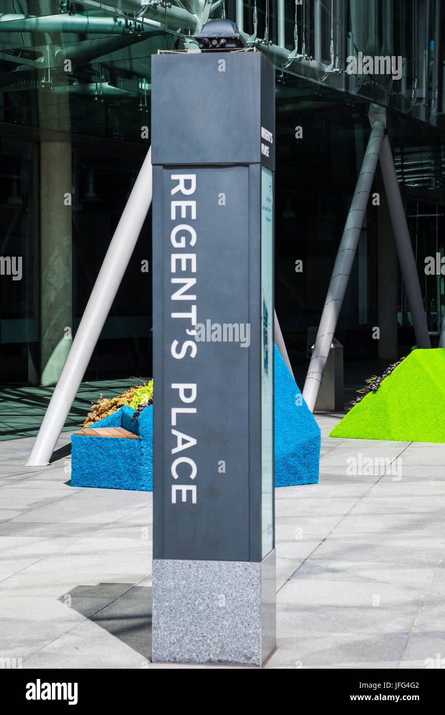 Regent's Place est un usage mixte et d'affaires et de détail résidentiel sur le côté nord de Euston Road, Londres, Angleterre, Royaume-Uni Banque D'Images