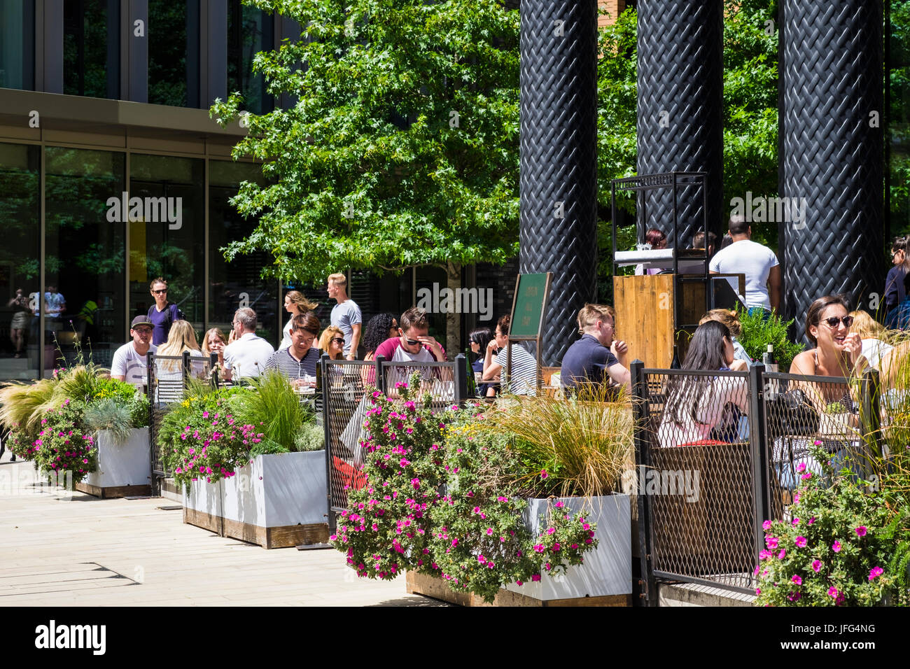 Pancras Square est la nouvelle place au King's Cross, une partie de la régénération de la zone de projet, Londres, Angleterre, Royaume-Uni Banque D'Images