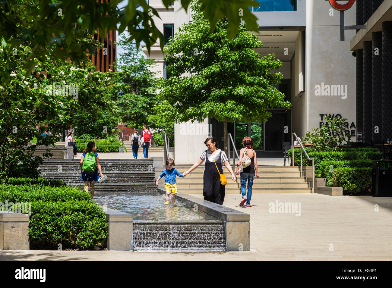 Pancras Square est la nouvelle place au King's Cross, une partie de la régénération de la zone de projet, Londres, Angleterre, Royaume-Uni Banque D'Images