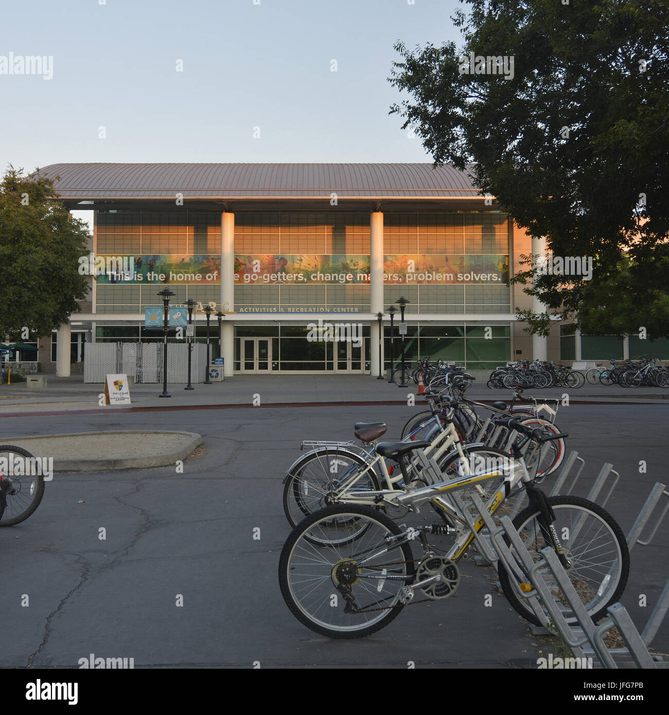 Davis, Californie, USA, 23 juin 2017. UC Davis bâtiment ARC tôt le matin avec l'inscription. C'est la maison du rendez-getters, changer matt Banque D'Images