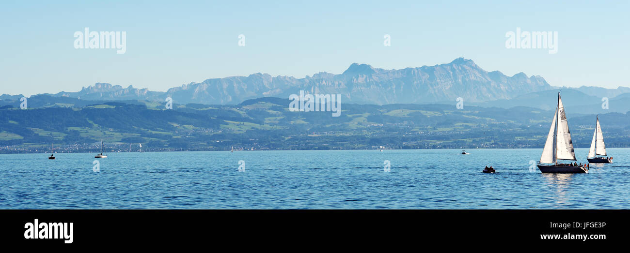 Vue sur la chaîne alpine au lac de Constance Banque D'Images