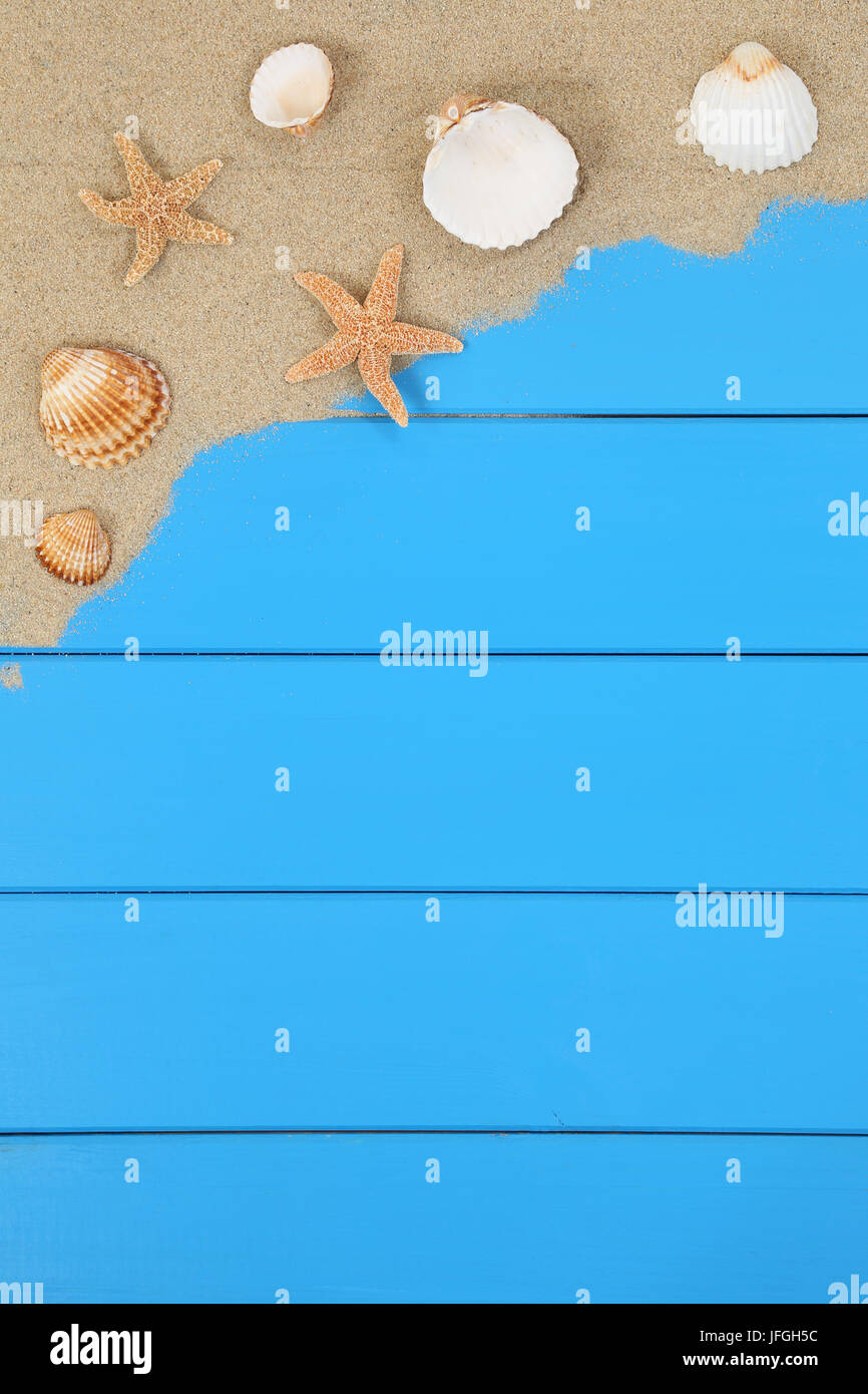 Seesterne Muscheln und im Sommer am Strand im Urlaub mit Textfreiraum Banque D'Images